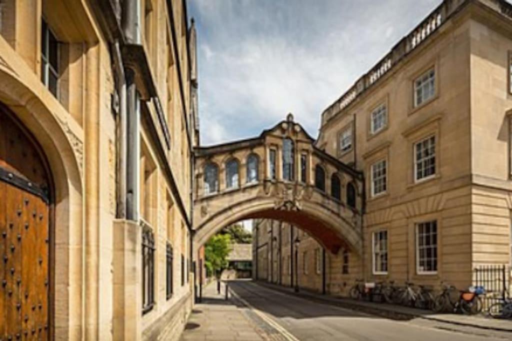 Modern 1-Bed Apartment, Plus Parking, Near Oxford And The Jr Exterior foto
